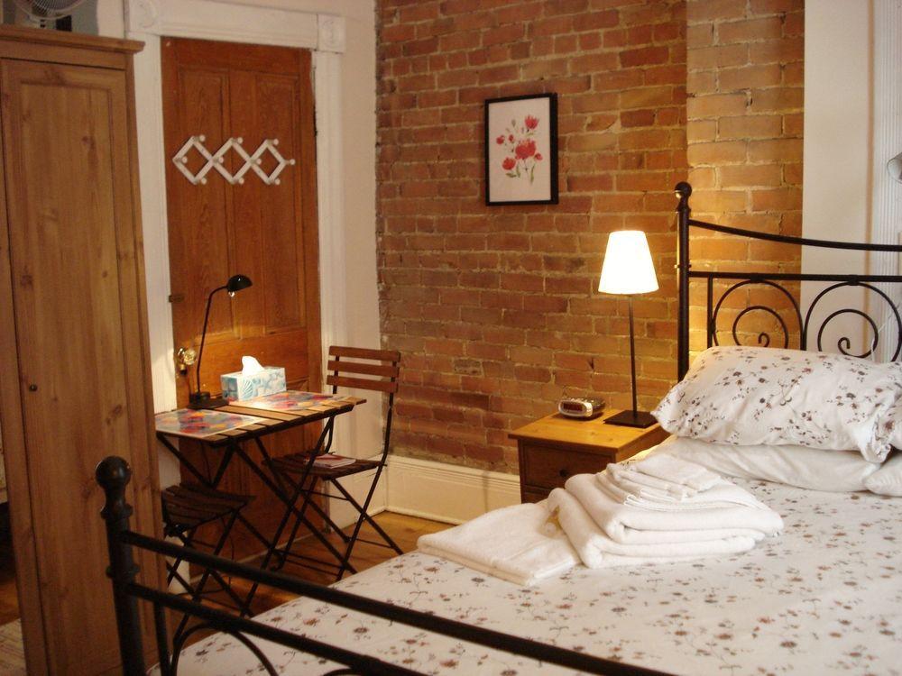 Gite University Bed And Breakfast Montréal Esterno foto